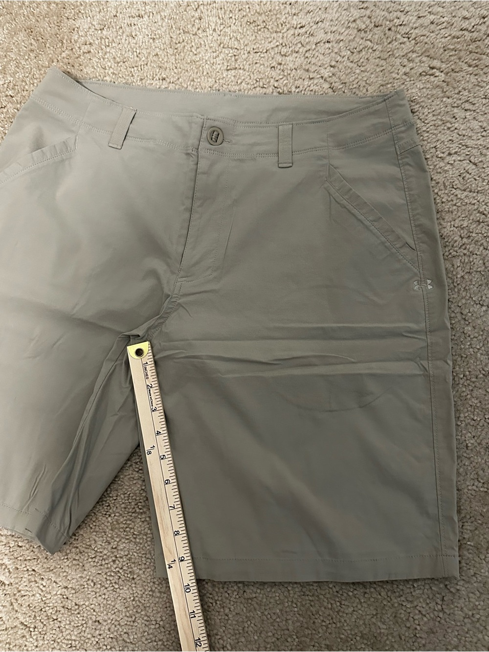 Under Armour Heat Gear Performance Shorts in Khaki Tan Size 36 EUC - Picture 8 of 8